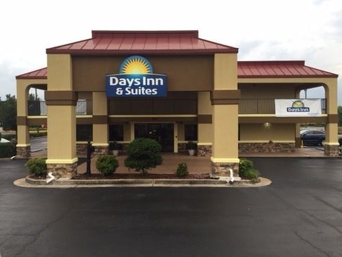 Days Inn & Suites By Wyndham Warner Robins Near Robins Afb Exterior photo