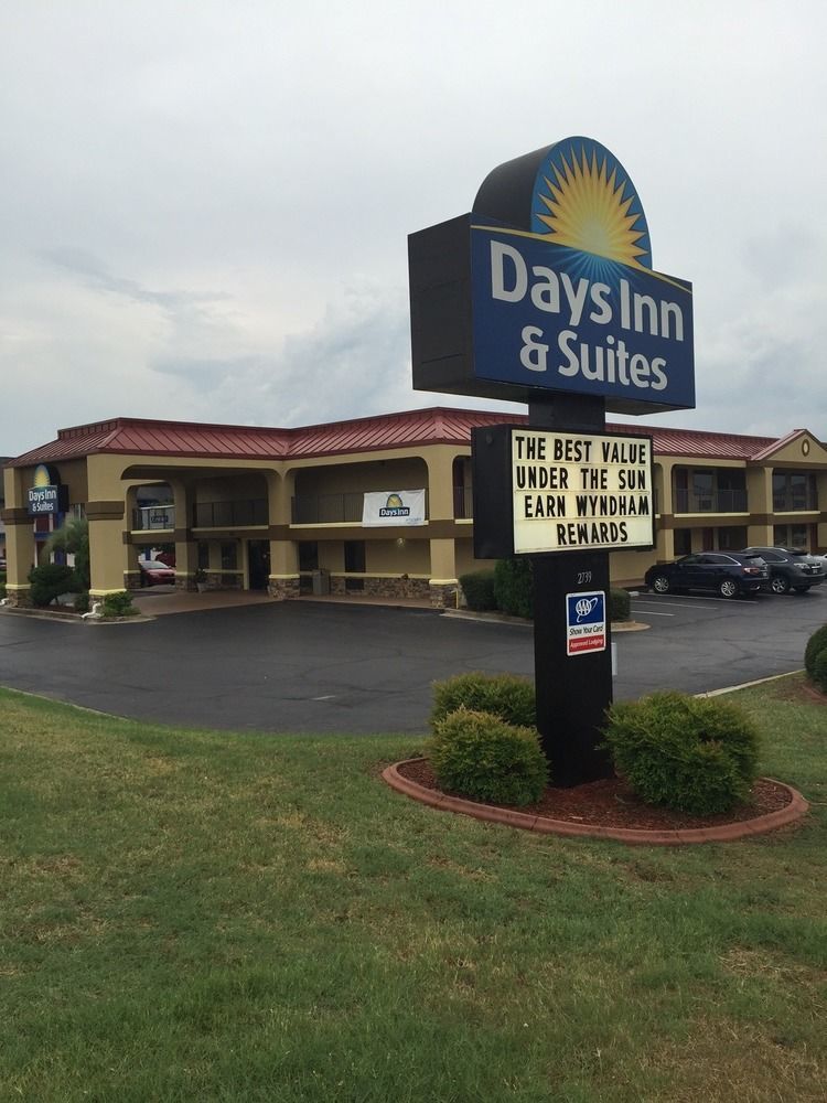 Days Inn & Suites By Wyndham Warner Robins Near Robins Afb Exterior photo