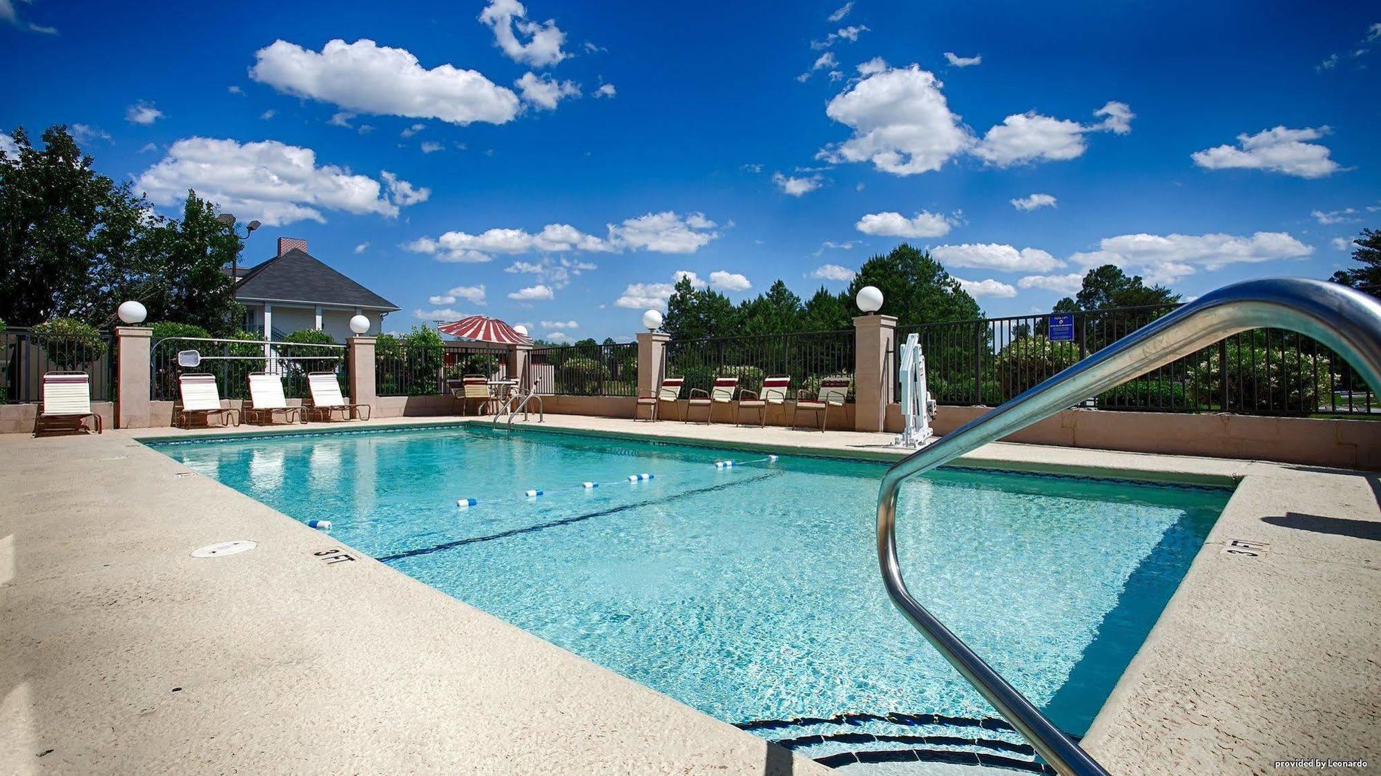 Days Inn & Suites By Wyndham Warner Robins Near Robins Afb Exterior photo